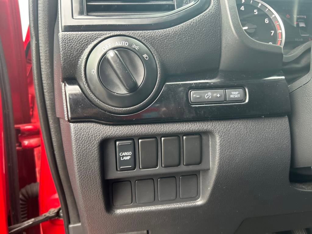 Used 2023 Nissan Titan SV image 19