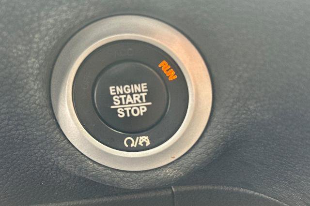 Used 2017 Chrysler Pacifica Limited image 28