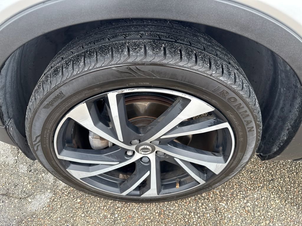 Used 2019 Volvo XC40 T5 R-Design image 11