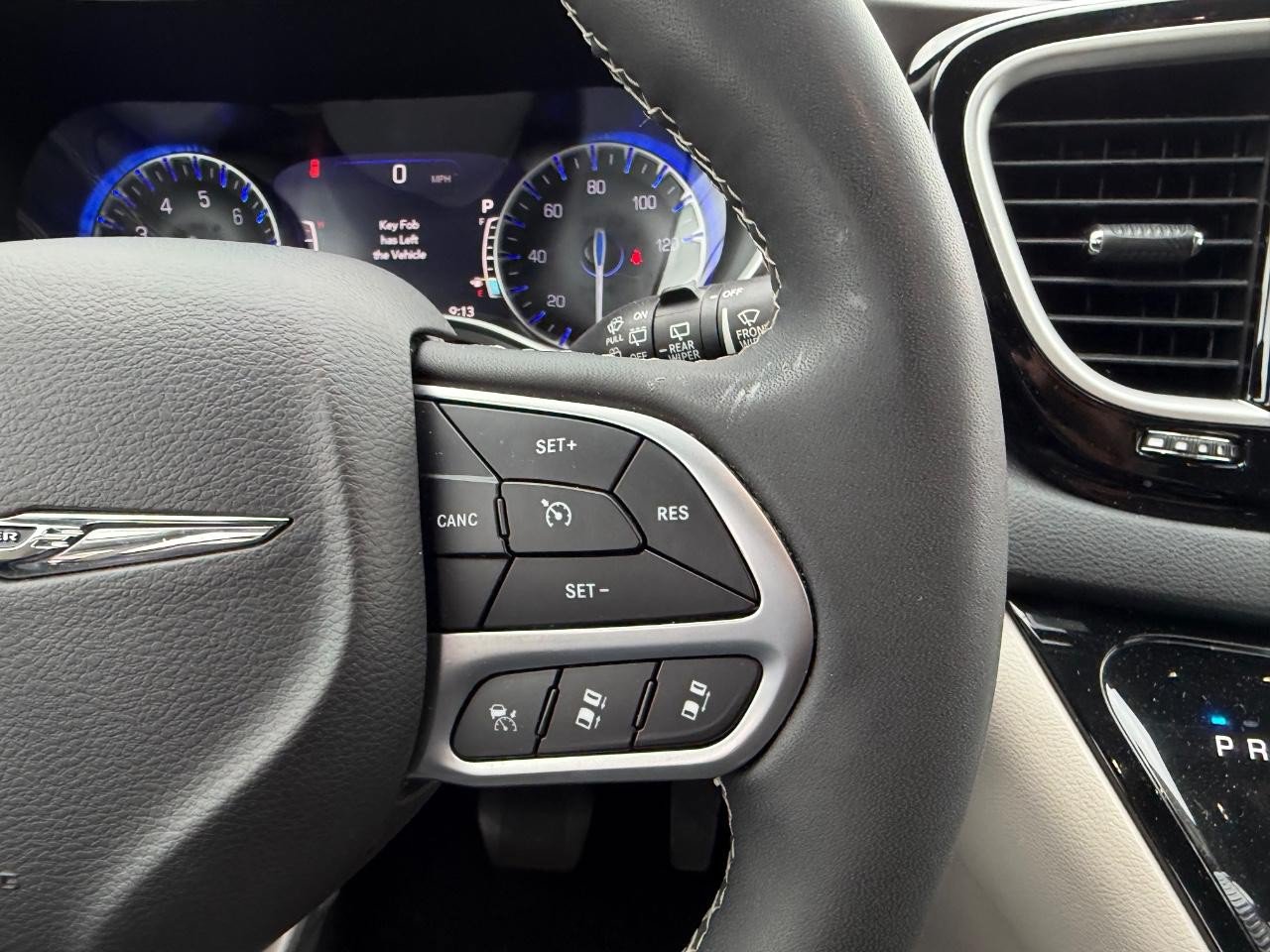 Used 2024 Chrysler Pacifica Touring-L FWD image 16
