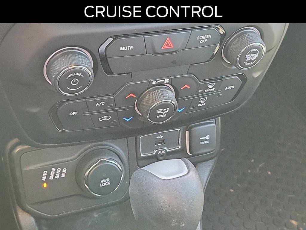 Used 2019 Jeep Renegade Latitude w/ Cold Weather Group AWD/4WD image 28