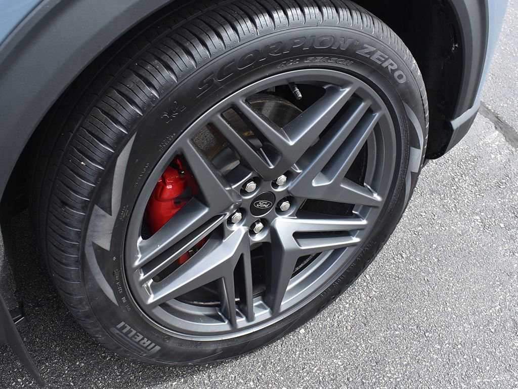 Certified 2025 Ford Explorer ST AWD/4WD image 11