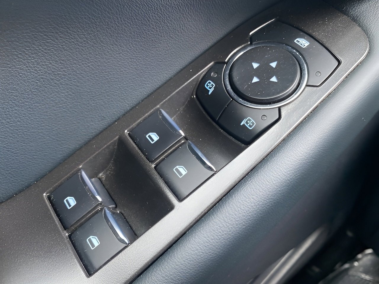 Certified 2025 Ford Explorer ST-Line w/ ST-Line Street Pack image 19