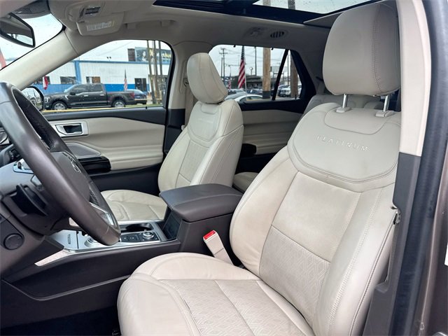 Certified 2021 Ford Explorer Platinum w/ Equipment Group 601A image 18