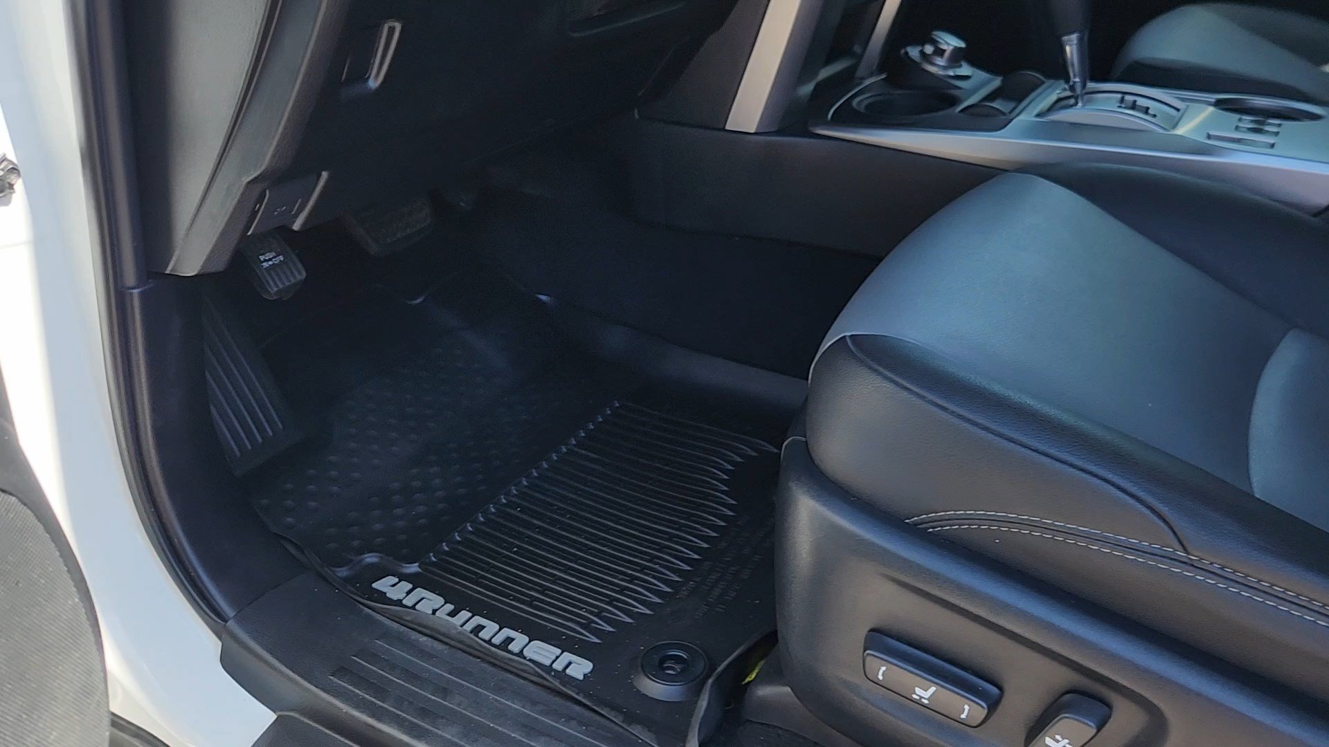 Used 2019 Toyota 4Runner SR5 Premium AWD/4WD image 25