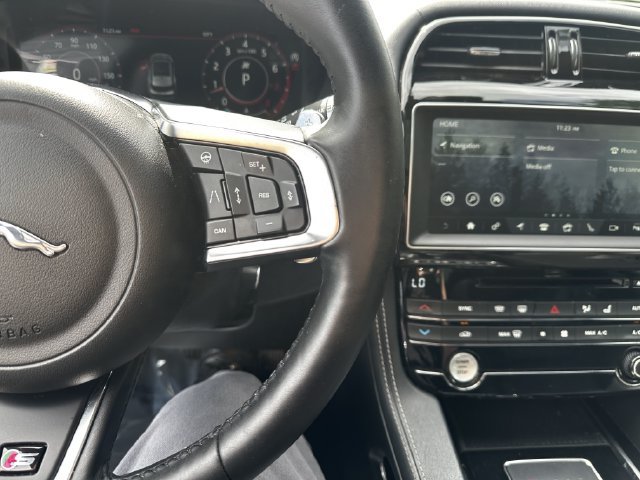 Used 2019 Jaguar F-PACE S AWD/4WD image 29