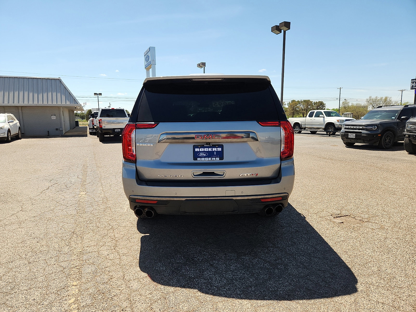 Used 2023 GMC Yukon AT4 w/ AT4 Premium Plus Package image 4