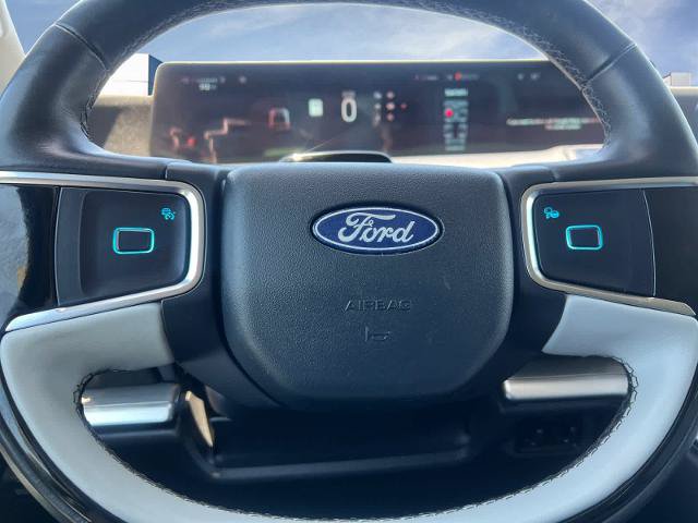 Certified 2025 Ford Expedition Max Platinum w/ Driver's Package AWD/4WD image 11