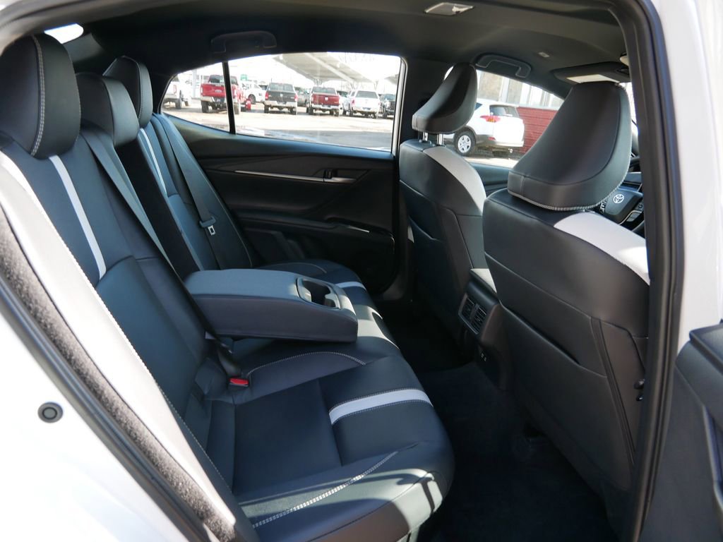 Used 2025 Toyota Camry SE FWD image 9