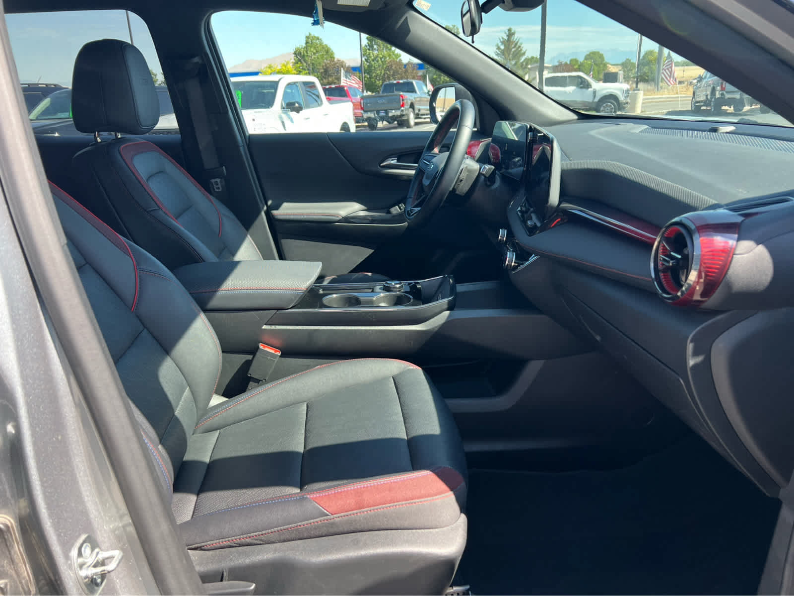 Used 2025 Chevrolet Equinox RS AWD/4WD image 17
