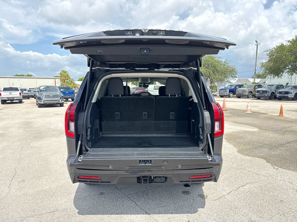 Certified 2025 Ford Expedition Active RWD image 33