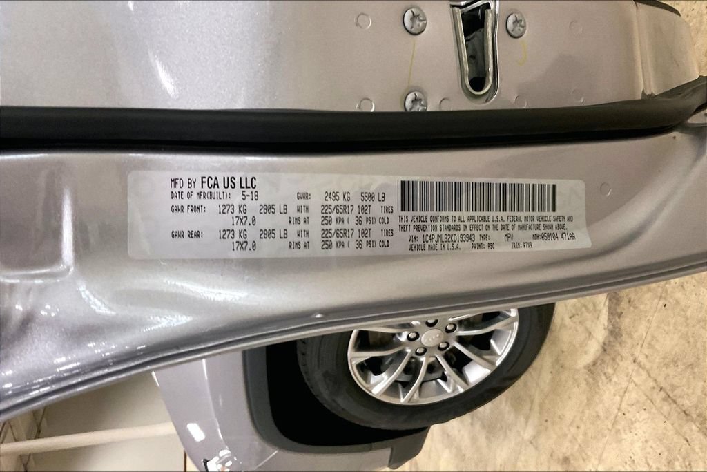Used 2019 Jeep Cherokee Latitude Plus w/ Comfort/Convenience Group AWD/4WD image 29