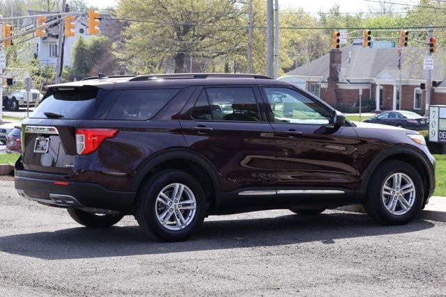 Certified 2022 Ford Explorer XLT w/ Equipment Group 202A image 3