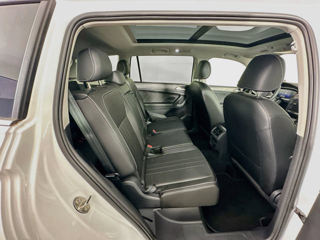 Used 2023 Volkswagen Tiguan SE w/ Panoramic Sunroof Package FWD image 34