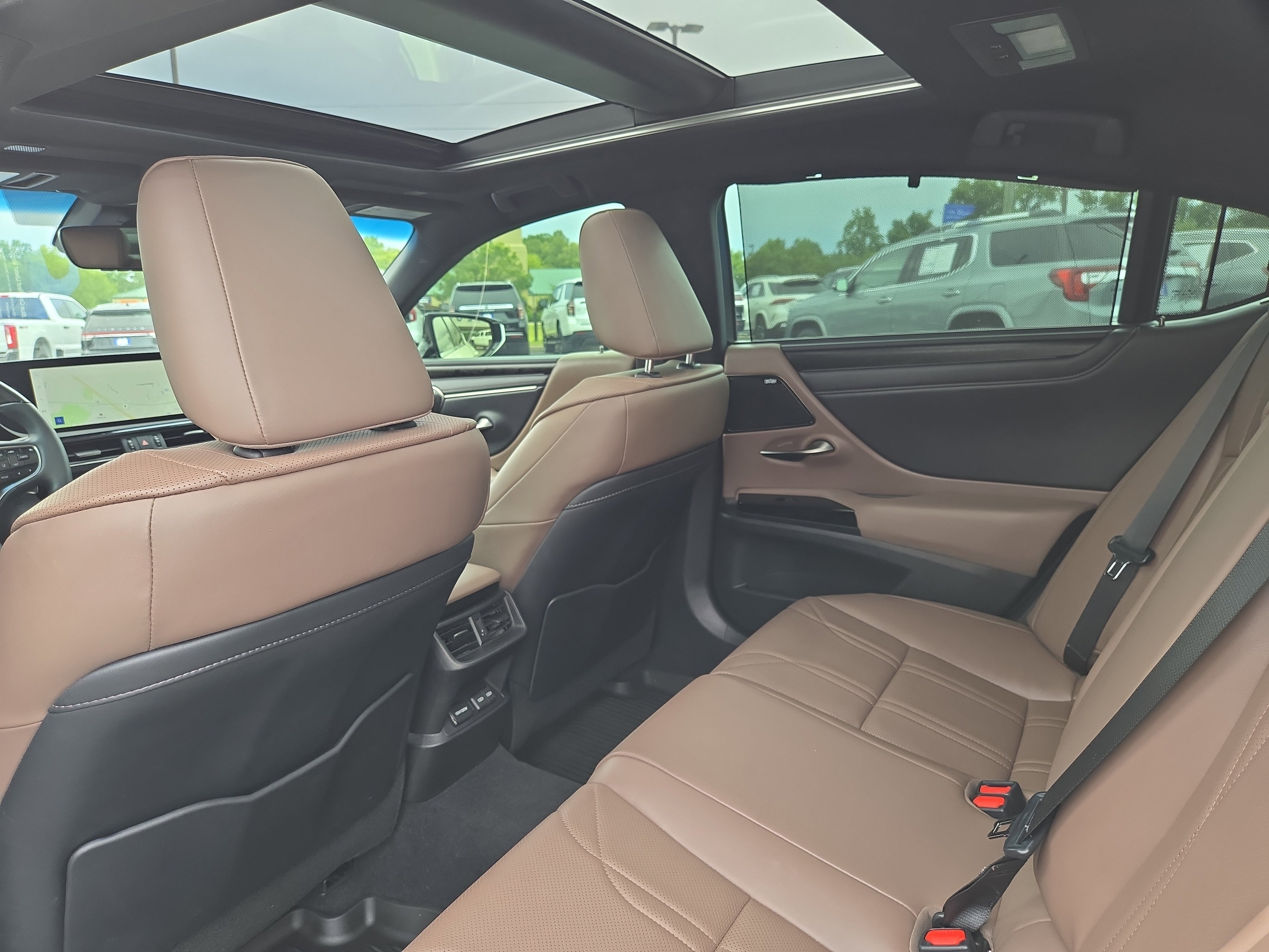 Used 2024 Lexus ES 350 Ultra Luxury w/ Accessory Package (Z2) FWD image 15