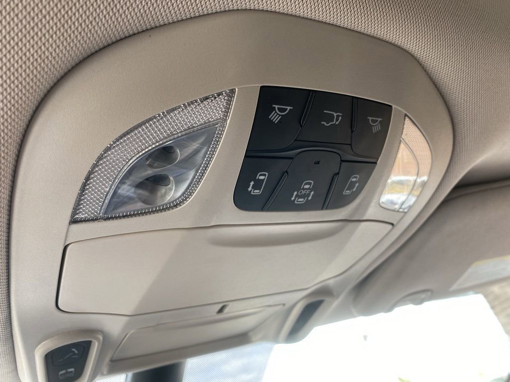 Used 2022 Chrysler Pacifica Limited image 35