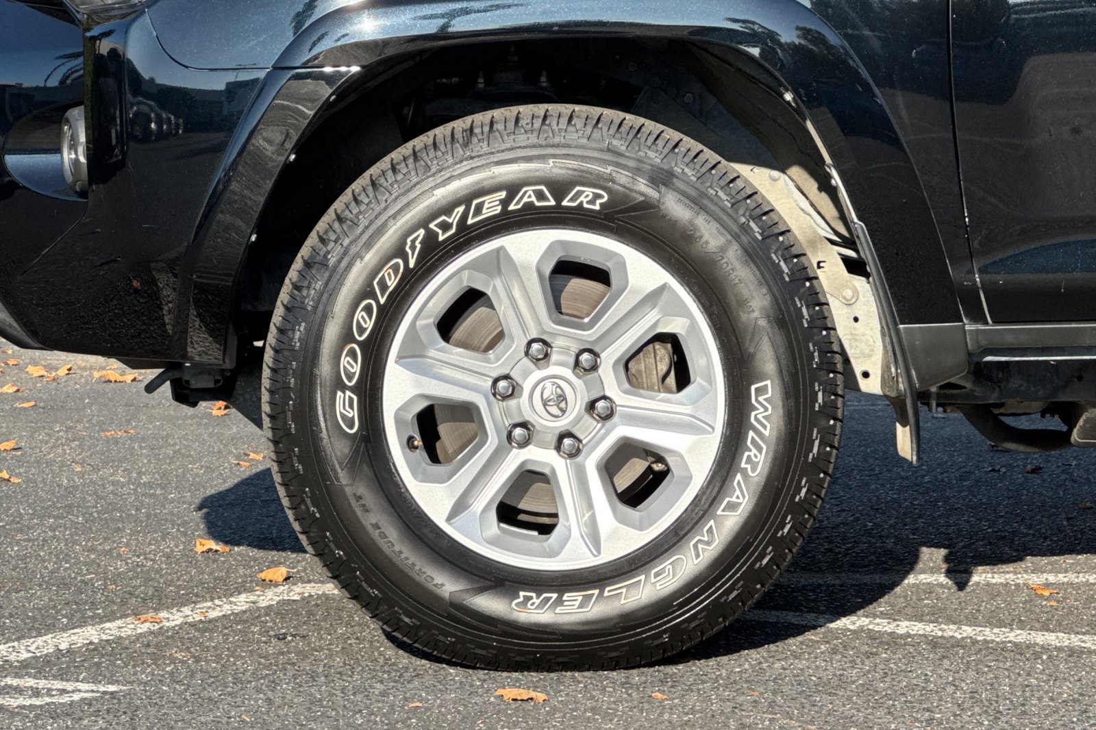 Used 2022 Toyota 4Runner SR5 Premium w/ Moonroof Package AWD/4WD image 29