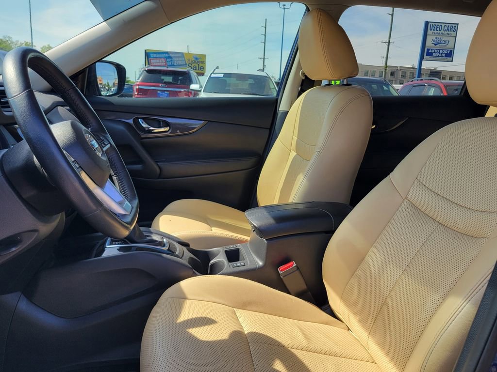 Used 2018 Nissan Rogue SV w/ Premium Package FWD image 44