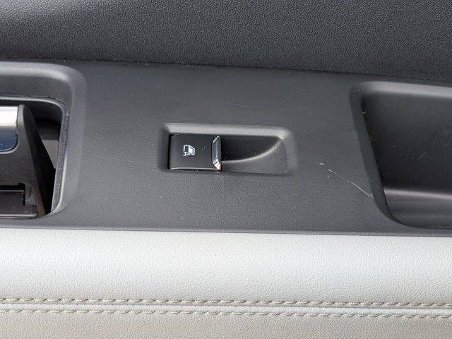 Certified 2025 Ford Expedition Platinum w/ Driver's Package AWD/4WD image 31