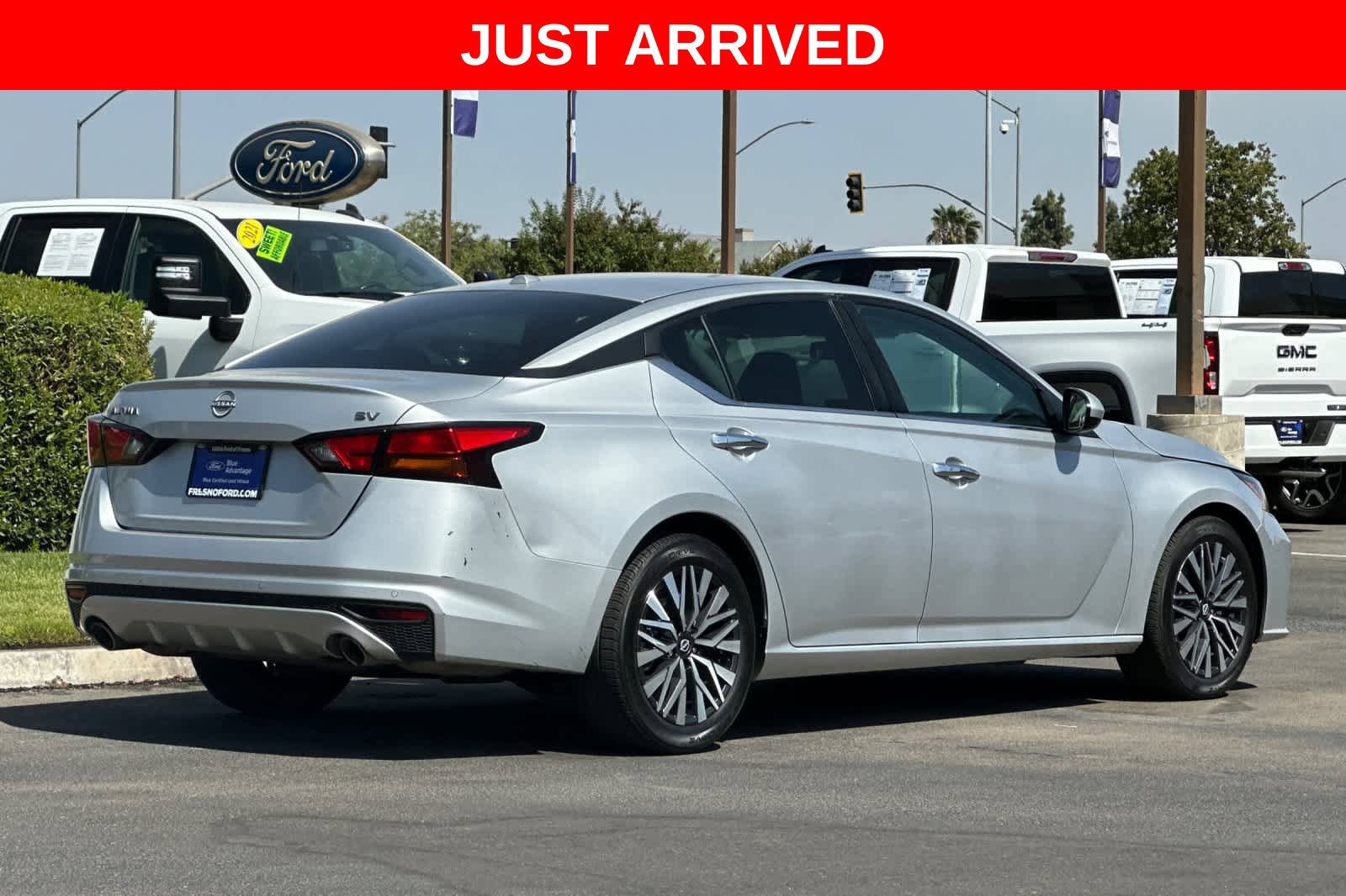Used 2023 Nissan Altima 2.5 SV w/ SV Premium Package FWD image 2