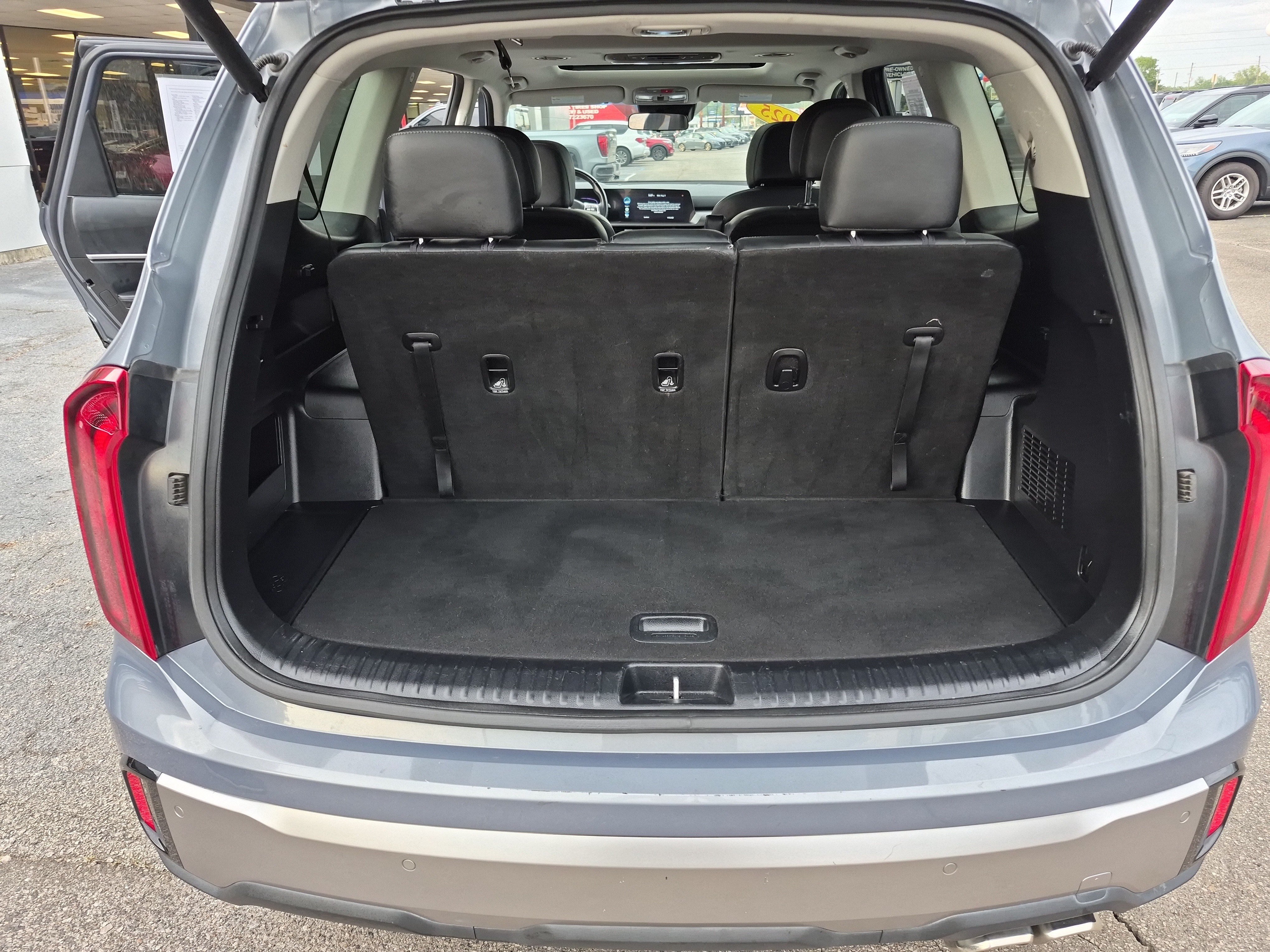 Used 2025 Kia Telluride S FWD image 17
