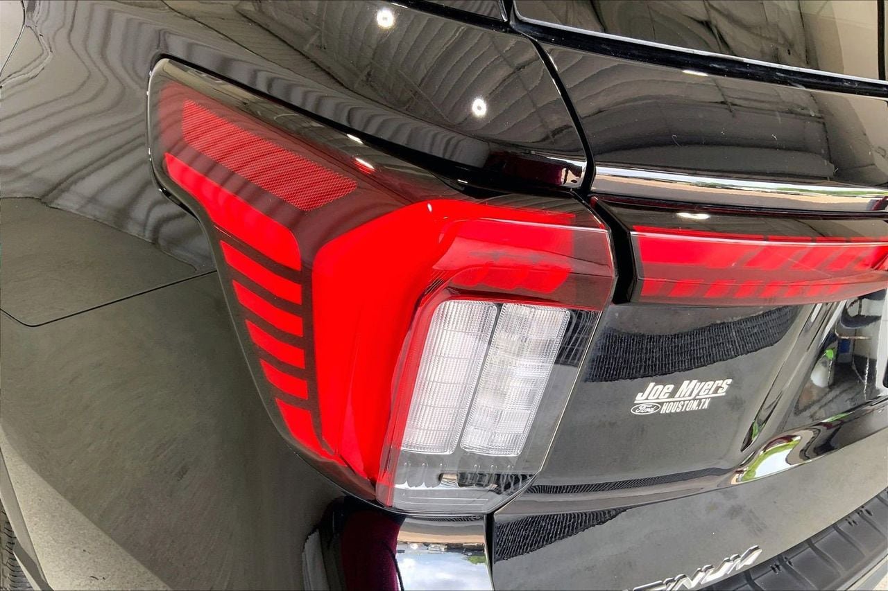 Certified 2025 Ford Explorer Platinum RWD image 29