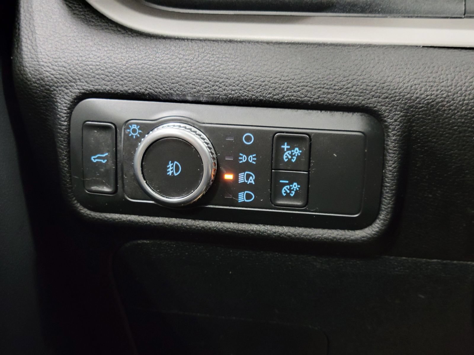 Certified 2020 Ford Explorer XLT w/ Equipment Group 202A AWD/4WD image 14