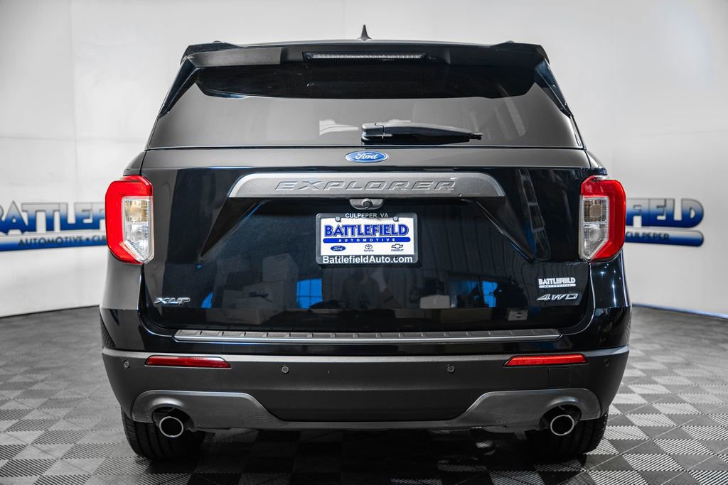 Certified 2021 Ford Explorer XLT w/ Equipment Group 202A image 3