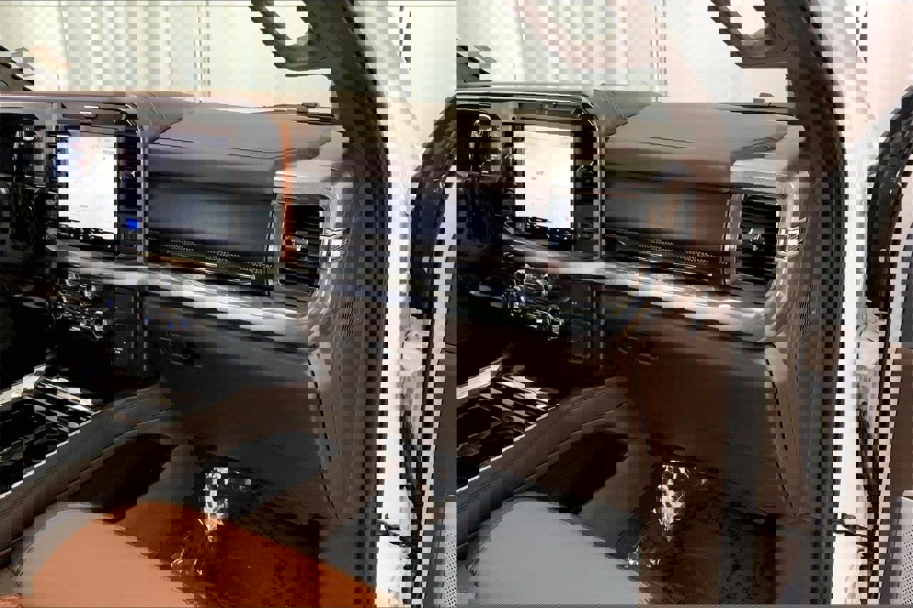 Certified 2025 Ford F350 King Ranch image 17