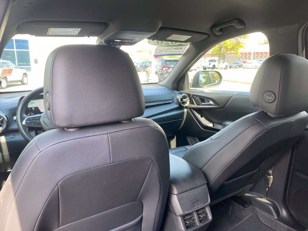 Used 2026 Chevrolet Equinox LT w/ Convenience Package II FWD image 32