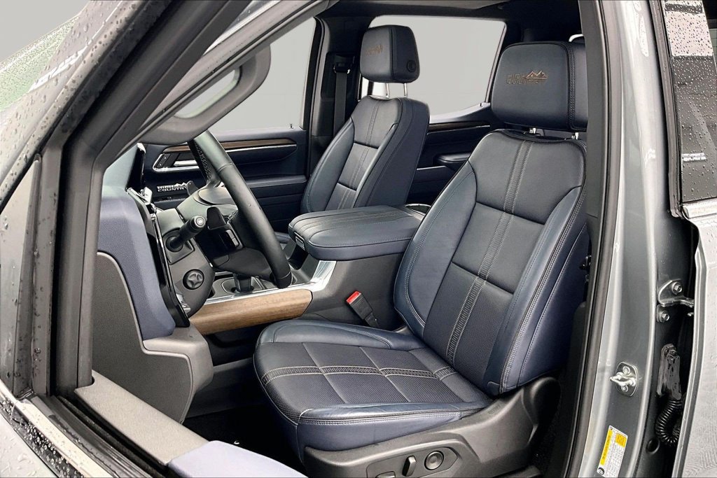 Used 2025 Chevrolet Silverado 1500 High Country w/ Technology Package AWD/4WD image 26