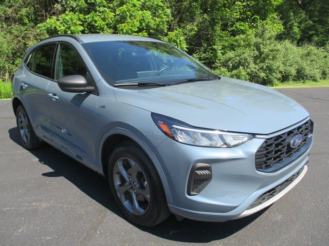 Certified 2024 Ford Escape ST-Line w/ Tech Pack #1 AWD/4WD image 3