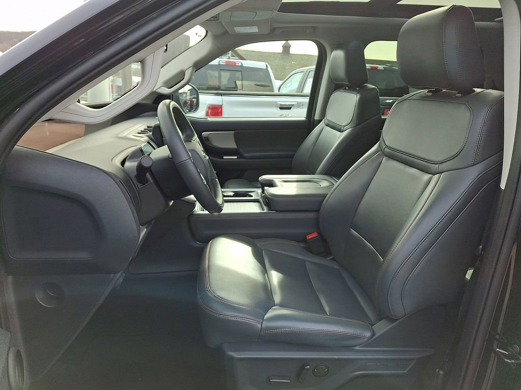 Certified 2025 Ford Expedition Active image 15