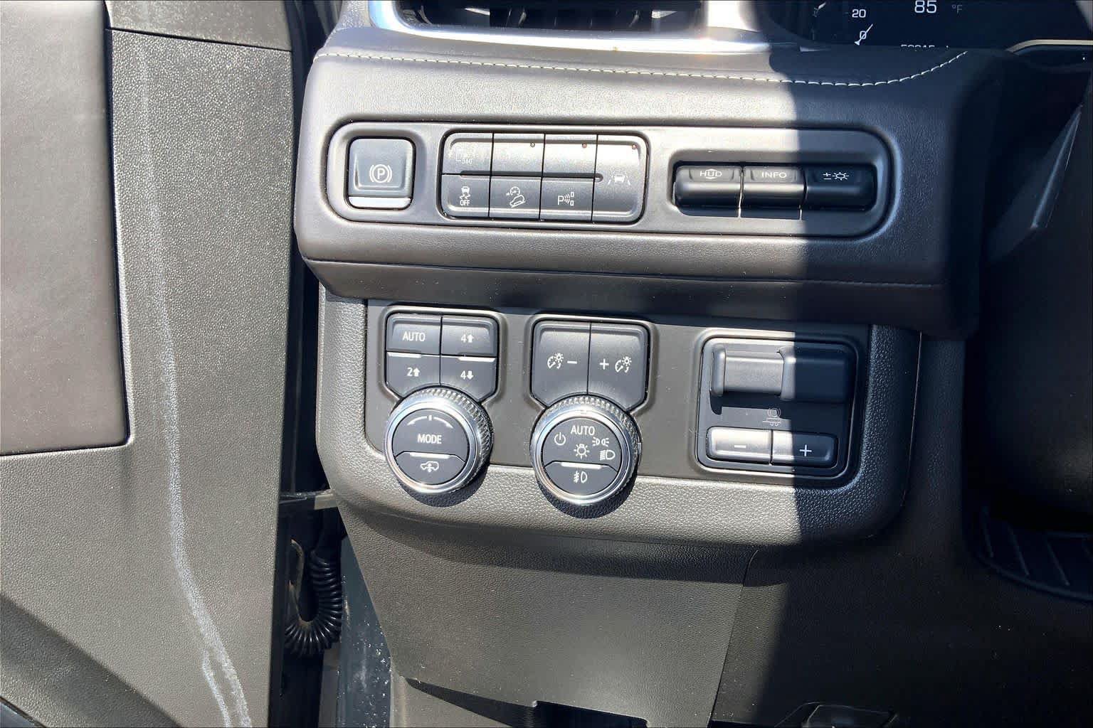Used 2024 GMC Yukon XL Denali Ultimate AWD/4WD image 35