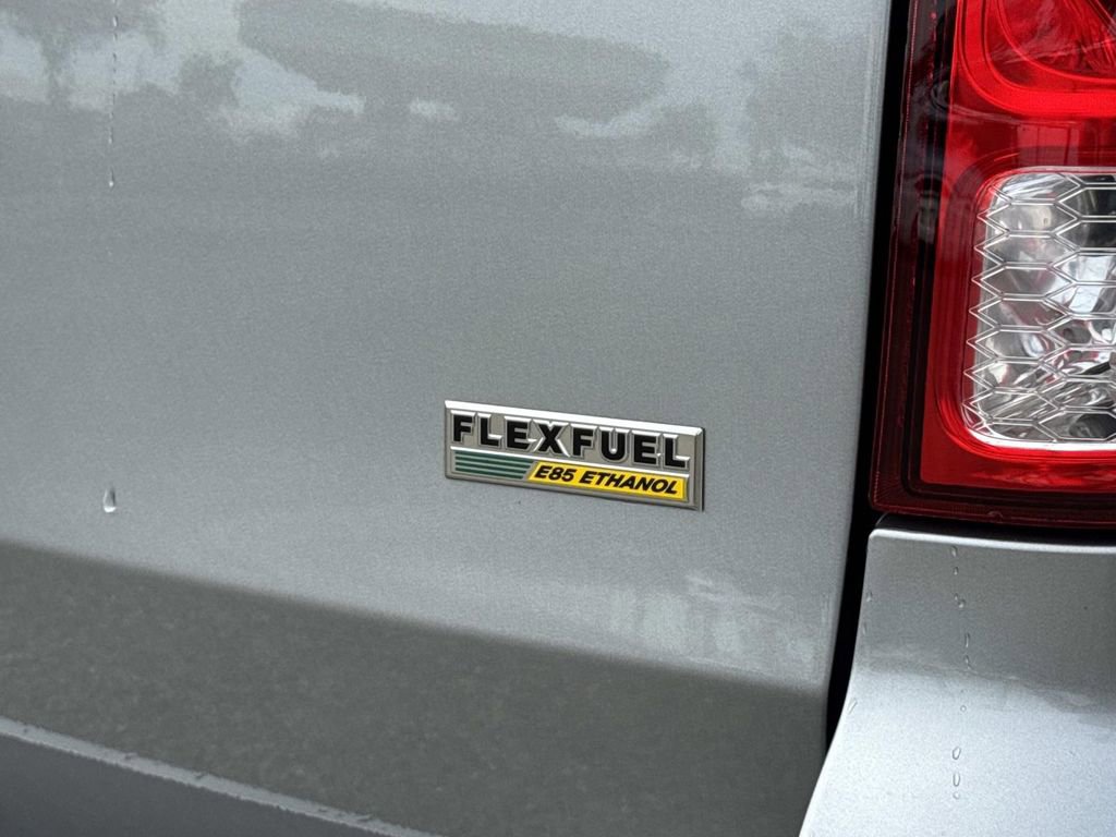 Used 2018 Dodge Grand Caravan SE w/ UConnect Hands-Free Group image 26