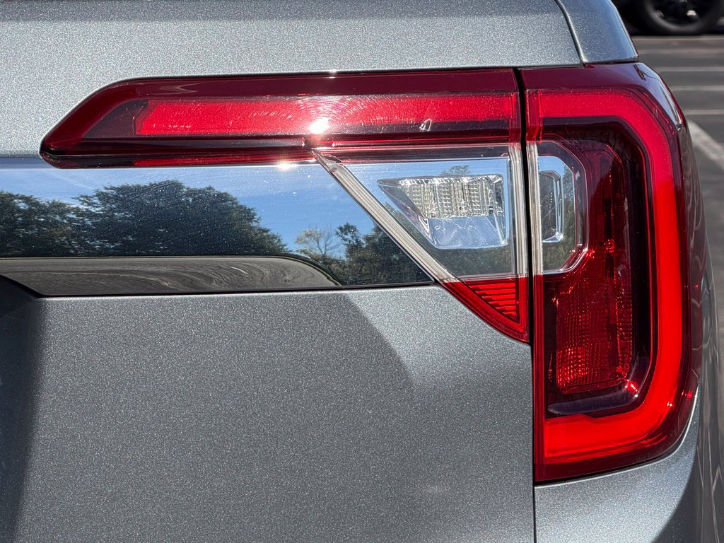 Used 2020 GMC Acadia Denali w/ Technology Package AWD/4WD image 12