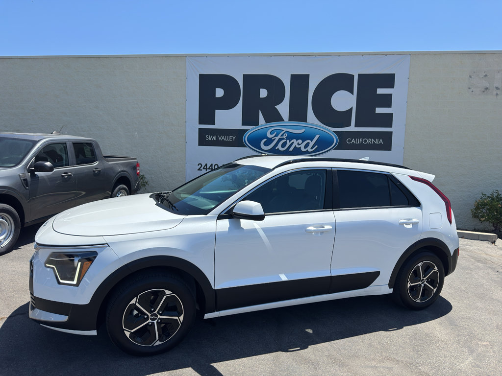 Used 2025 Kia Niro LX FWD image 2