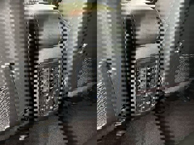 Used 2017 Jeep Grand Cherokee Limited w/ Luxury Group II image 17