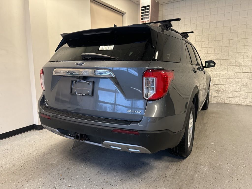 Certified 2022 Ford Explorer XLT w/ Equipment Group 202A image 5