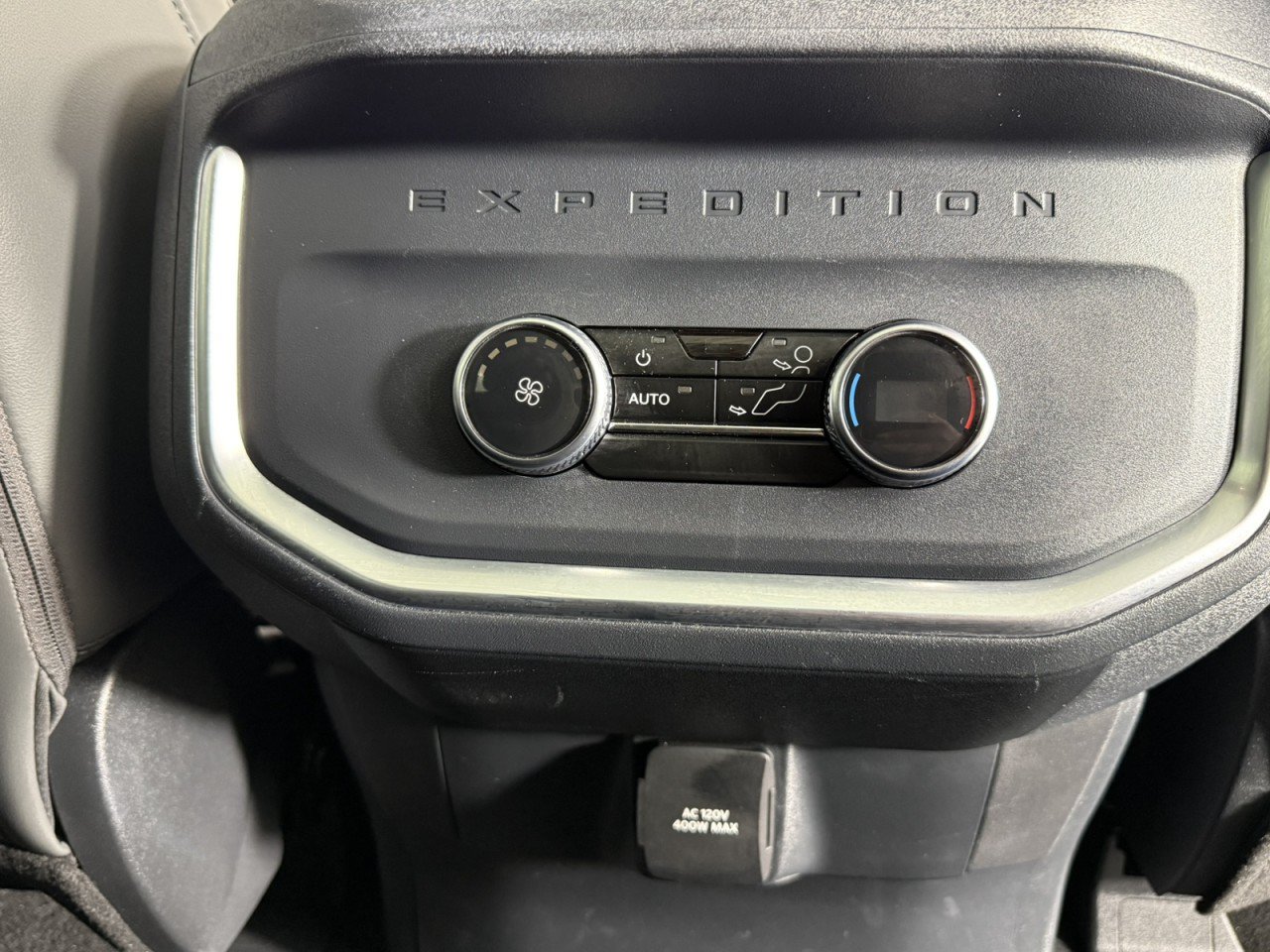 Certified 2025 Ford Expedition Active AWD/4WD image 15