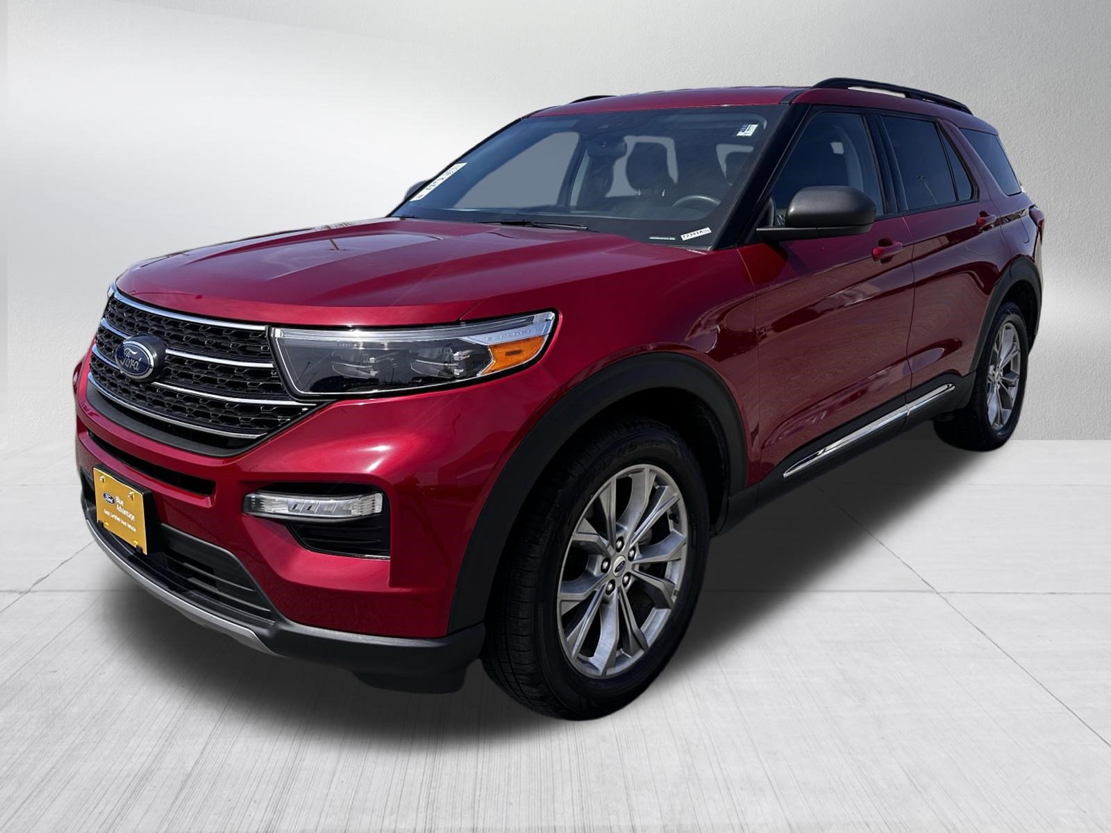 Certified 2022 Ford Explorer XLT w/ Equipment Group 202A AWD/4WD image 3
