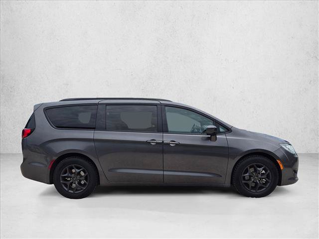 Used 2018 Chrysler Pacifica Touring-L Plus FWD image 4