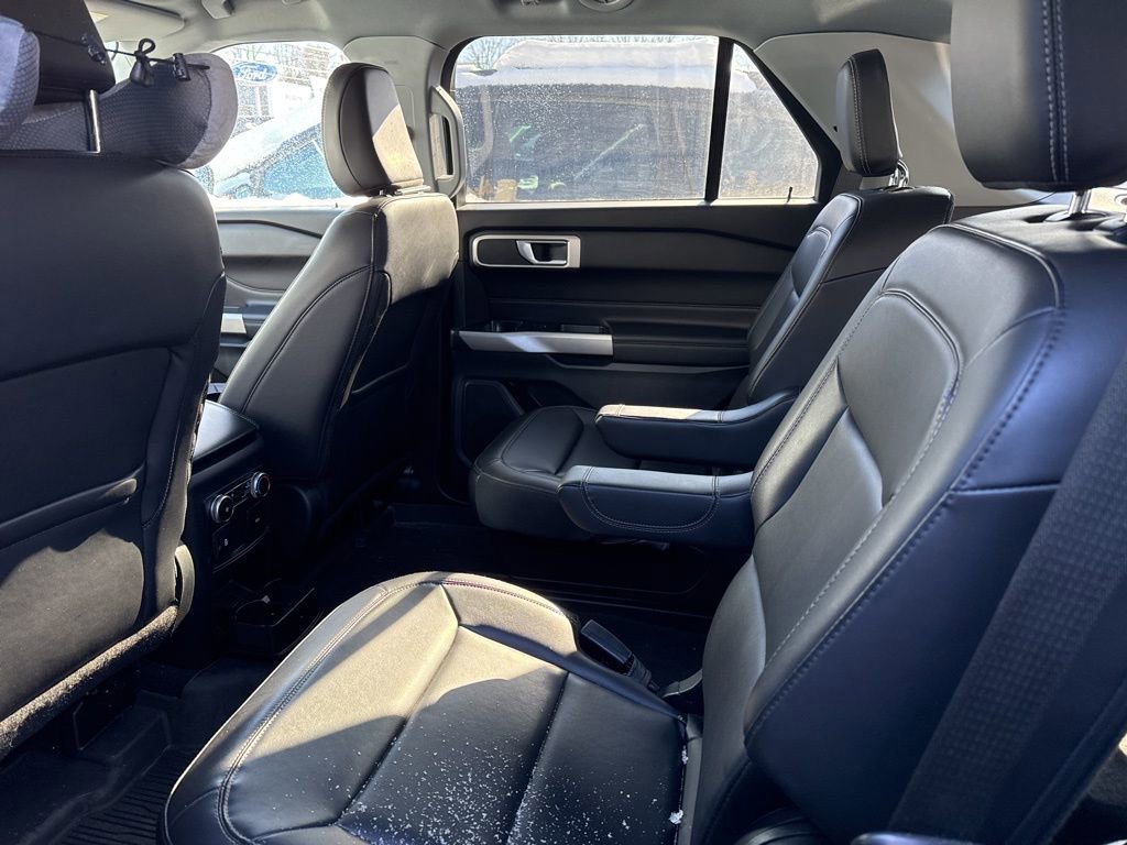 Certified 2022 Ford Explorer XLT w/ Equipment Group 202A image 8