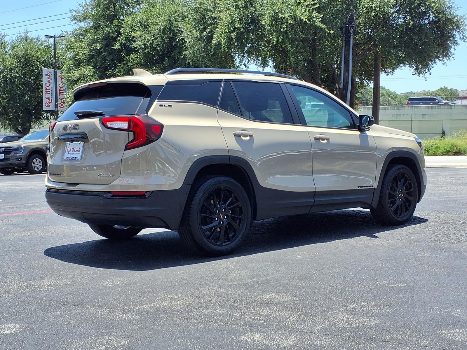 Used 2023 GMC Terrain SLE w/ Driver Convenience Package FWD image 6