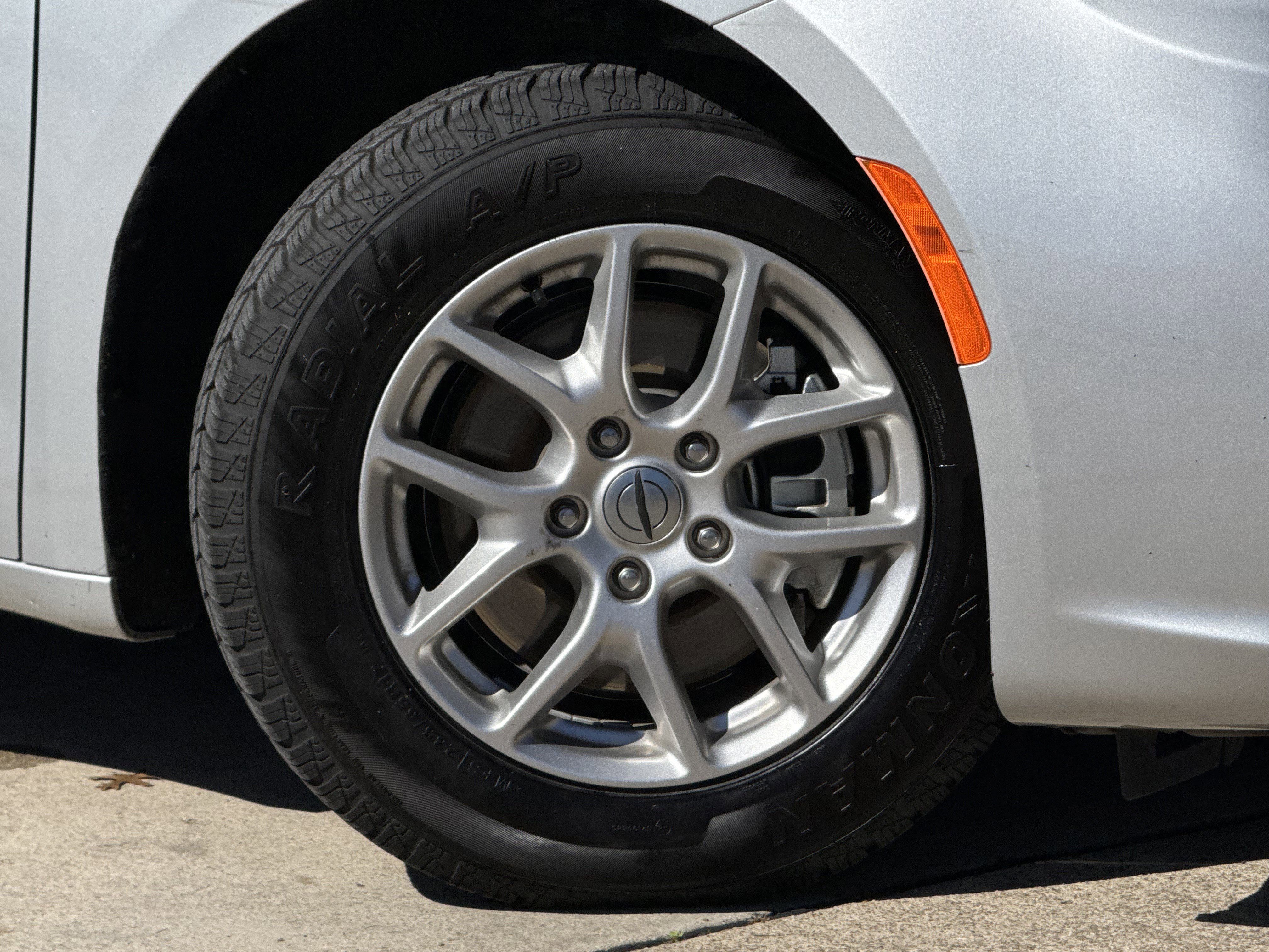 Used 2024 Chrysler Pacifica Touring-L image 9