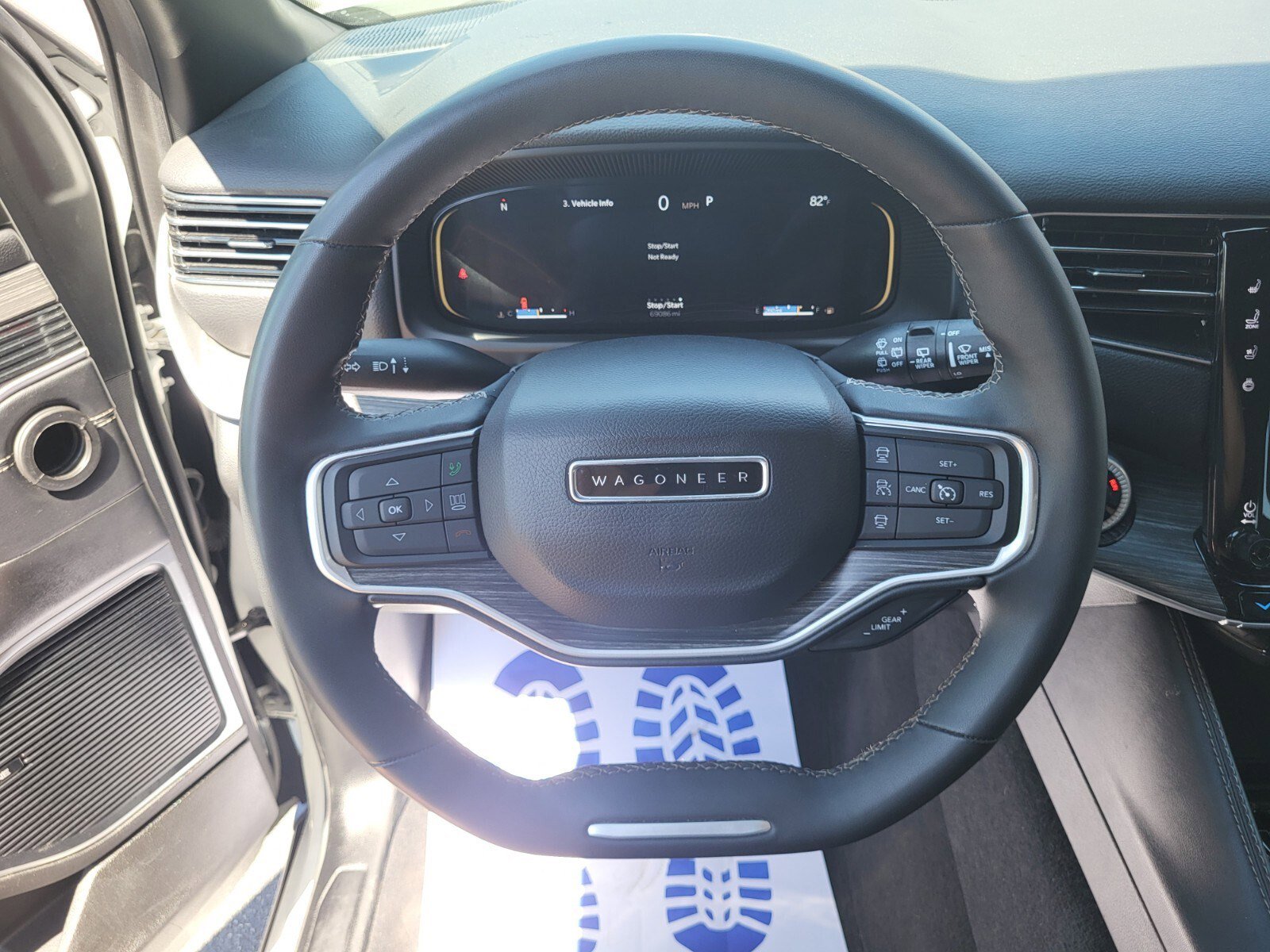 Used 2024 Jeep Wagoneer L Series II w/ Flexible Seating Group image 26