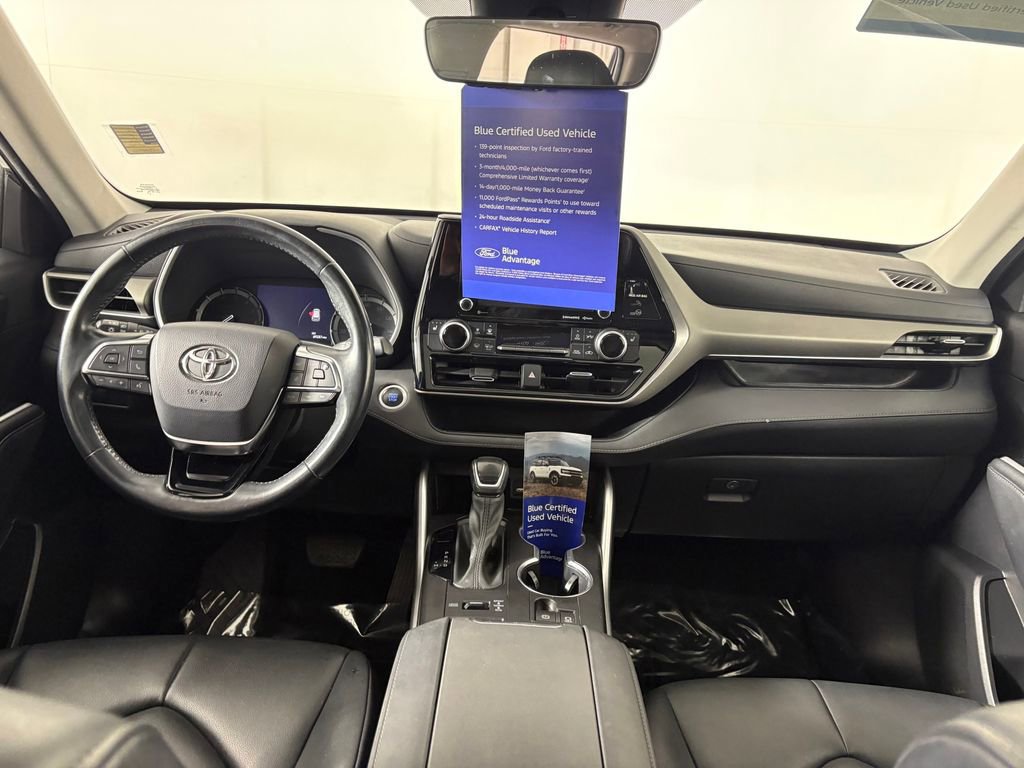Used 2021 Toyota Highlander XLE image 28