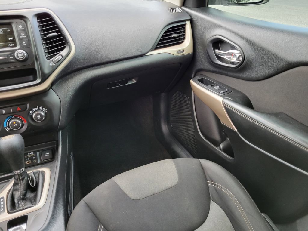 Used 2018 Jeep Cherokee Latitude image 19