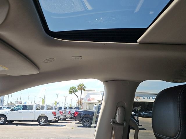 Used 2023 Chrysler Pacifica Limited image 8