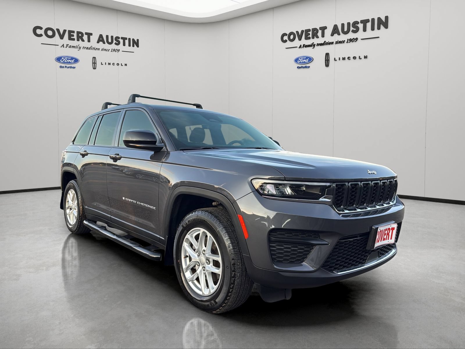 Used 2025 Jeep Grand Cherokee Laredo X w/ Luxury Tech Group I AWD/4WD image 7